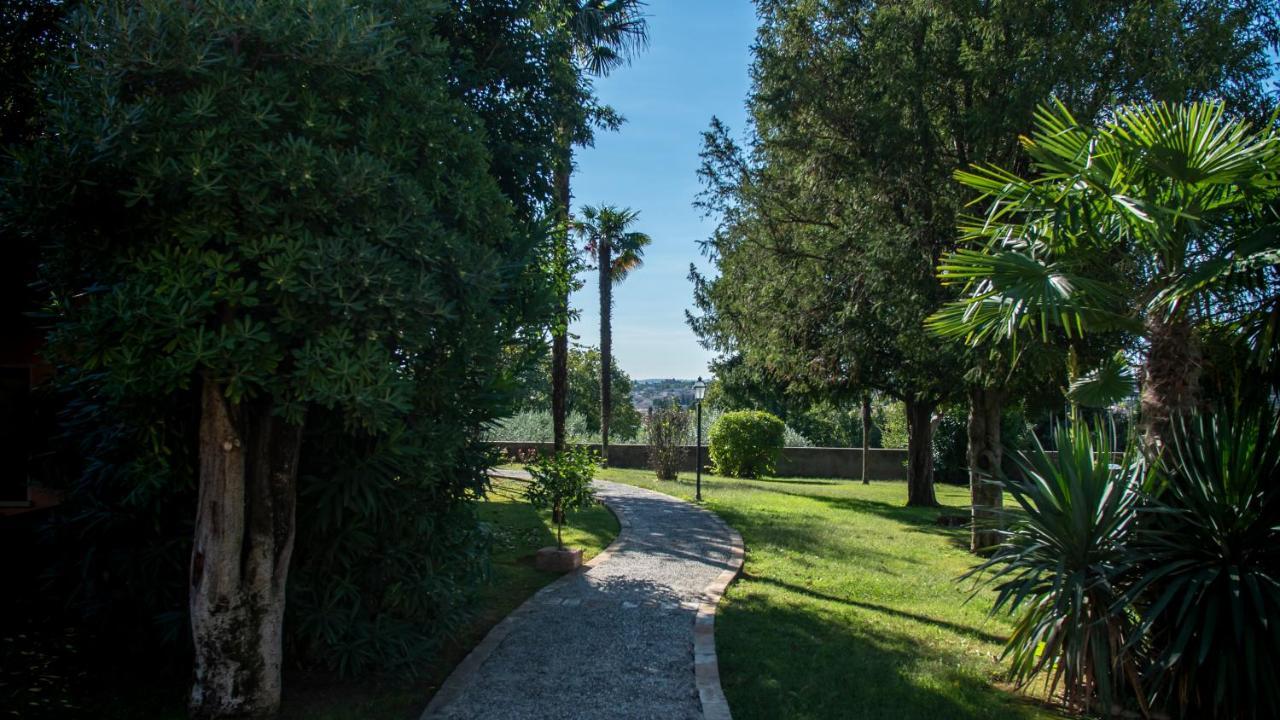 Castello Belvedere Apartments Desenzano del Garda Exterior photo
