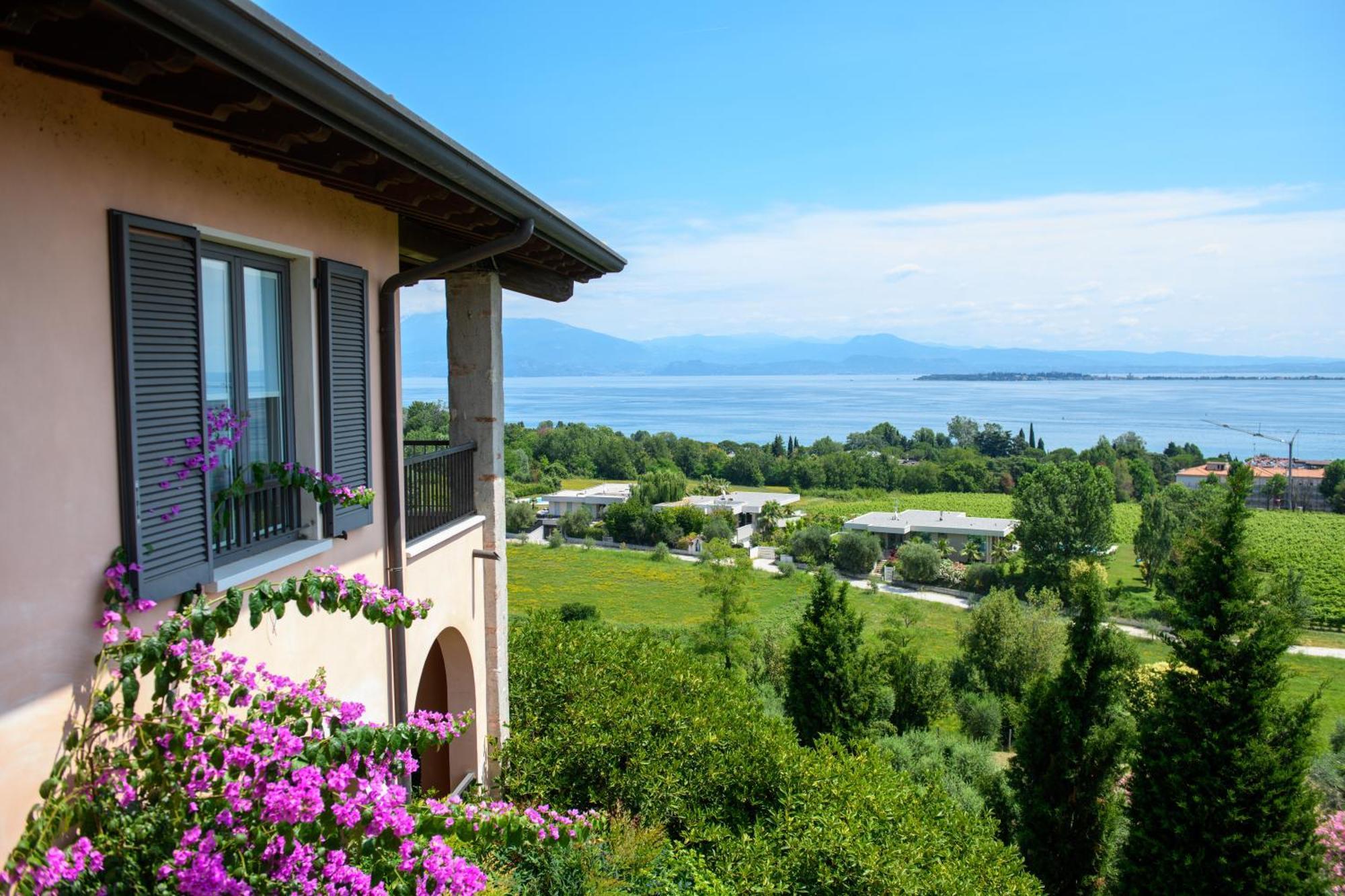 Castello Belvedere Apartments Desenzano del Garda Exterior photo