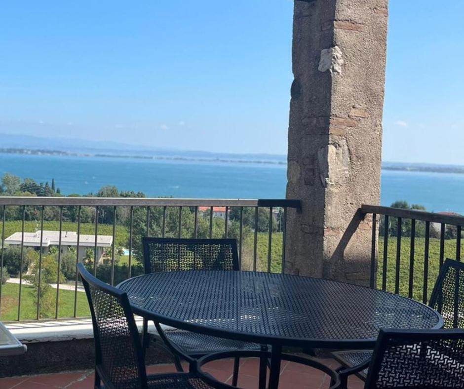 Castello Belvedere Apartments Desenzano del Garda Exterior photo