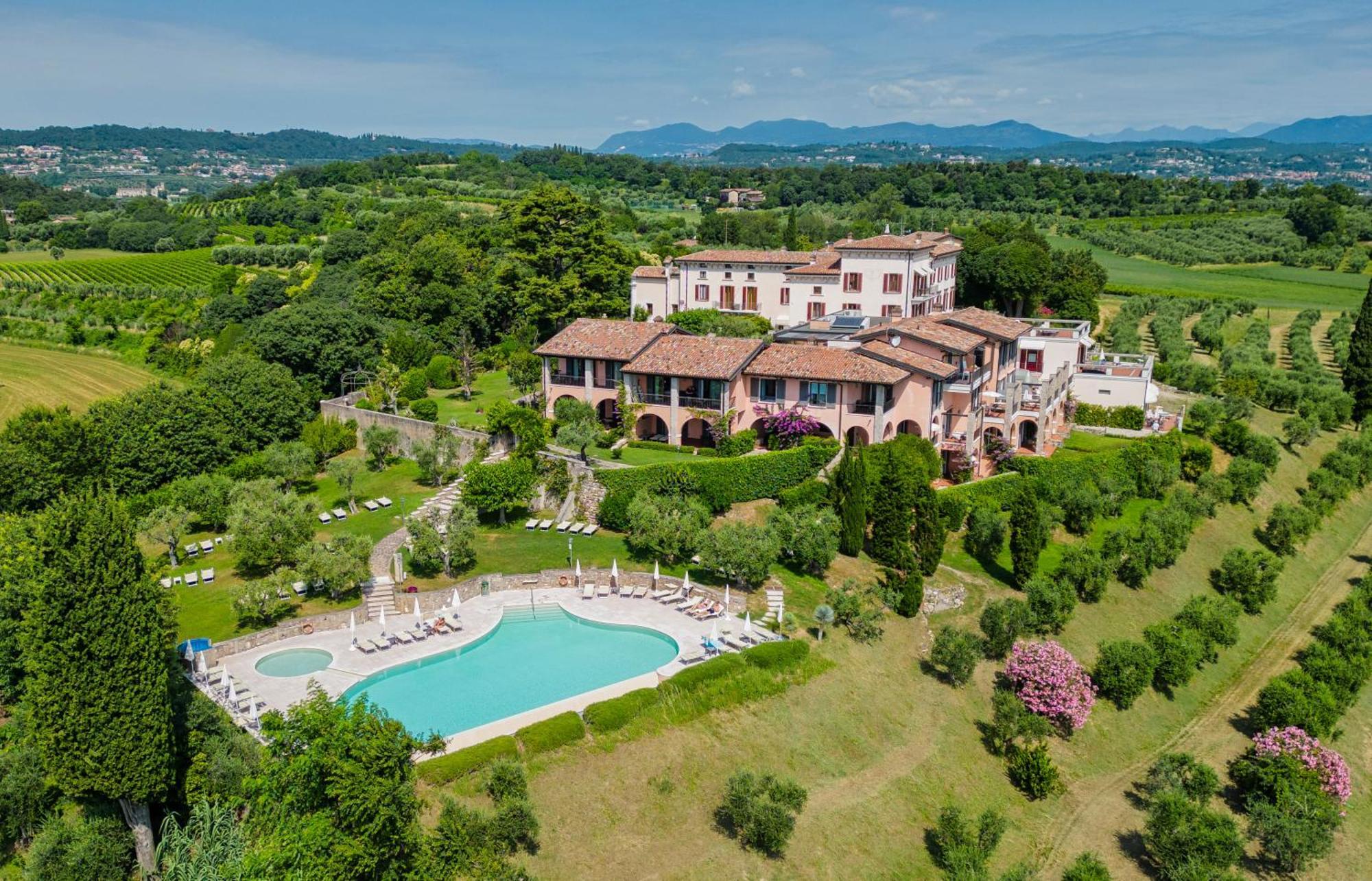 Castello Belvedere Apartments Desenzano del Garda Exterior photo